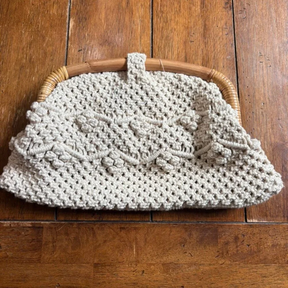 Vintage crochet/woven clutch bag with wood/rattan handle - Picture 2 of 5